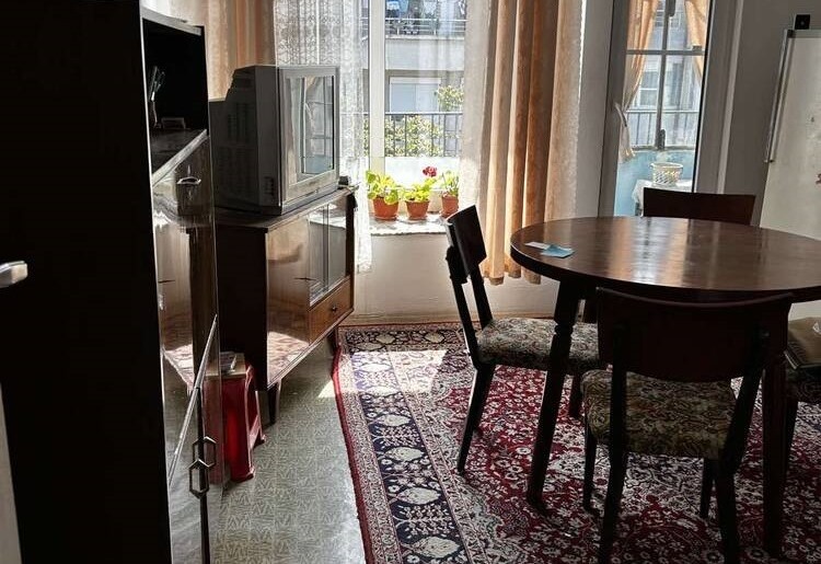 Тристаен с гараж, Бургас - център