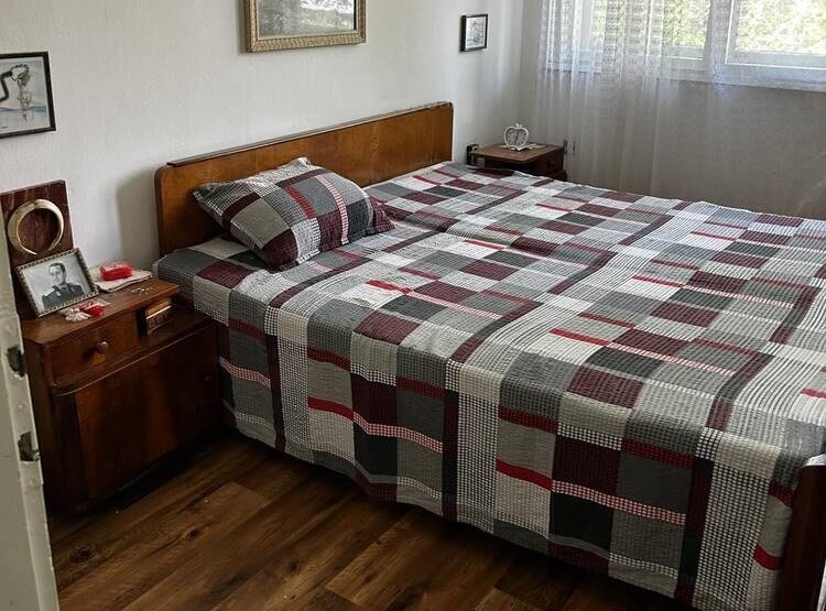 Тристаен с гараж, Бургас - център