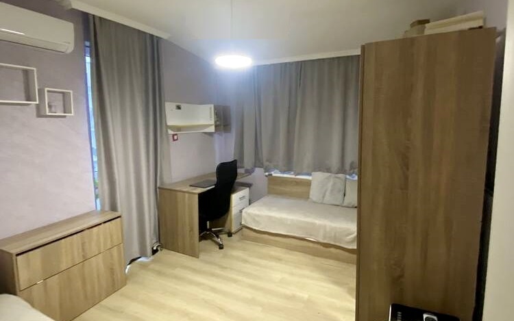 Многостаен, с 4 спални, Бургас, широк център