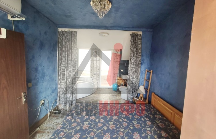 Тристаен, Бургас, жк Възраждане, широк център