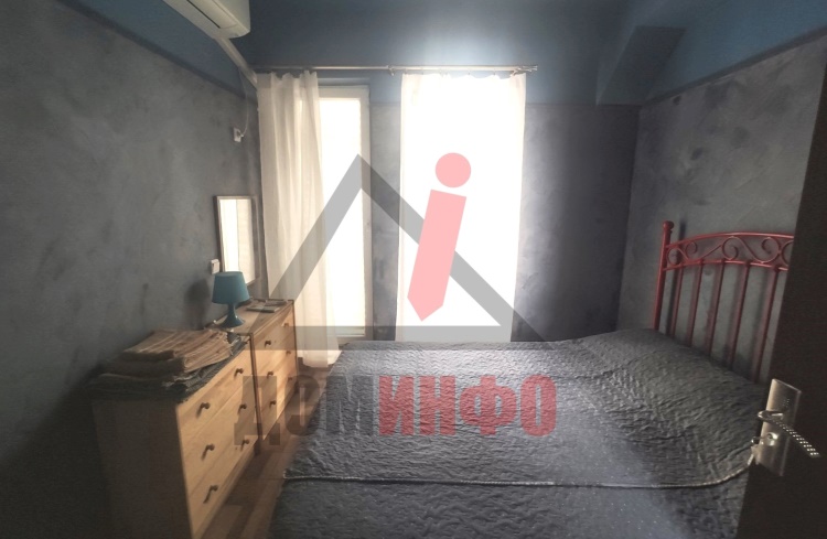 Тристаен, Бургас, жк Възраждане, широк център