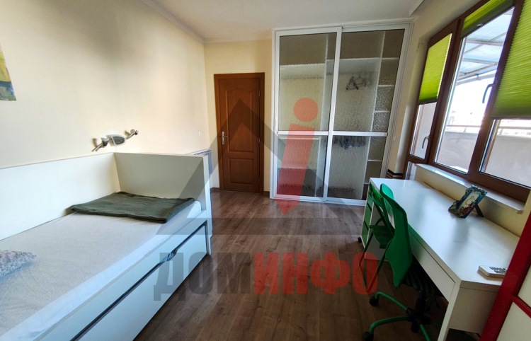 Тристаен под наем, жк Лазур, Бургас