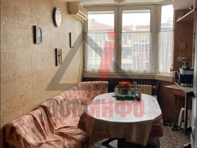 Тристаен апартамент с отделна кухня в Бургас