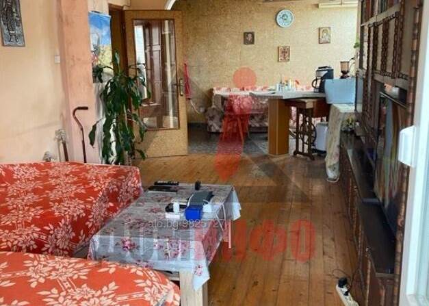 Тристаен апартамент с отделна кухня в Бургас