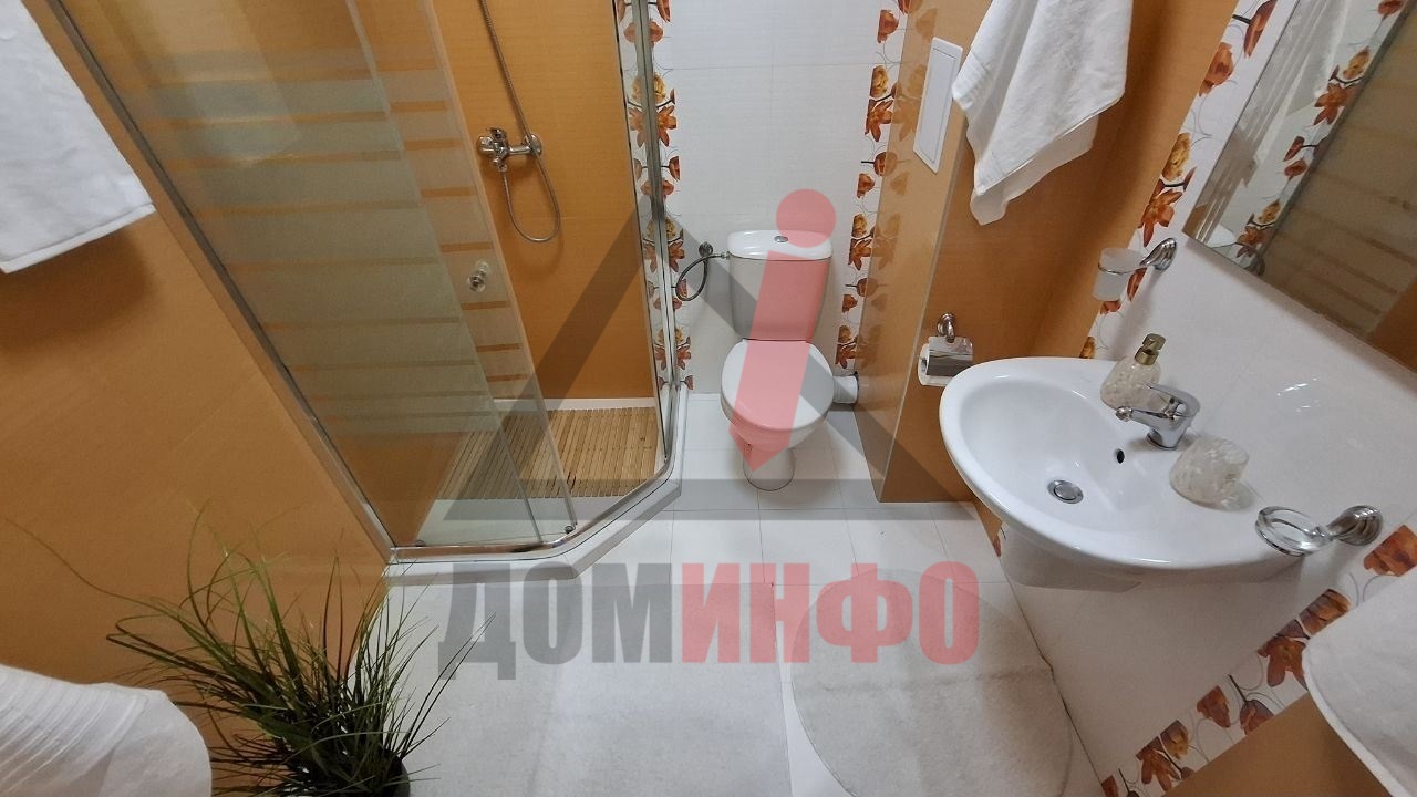 Тристаен лукс, без комисион, в затворен комплекс