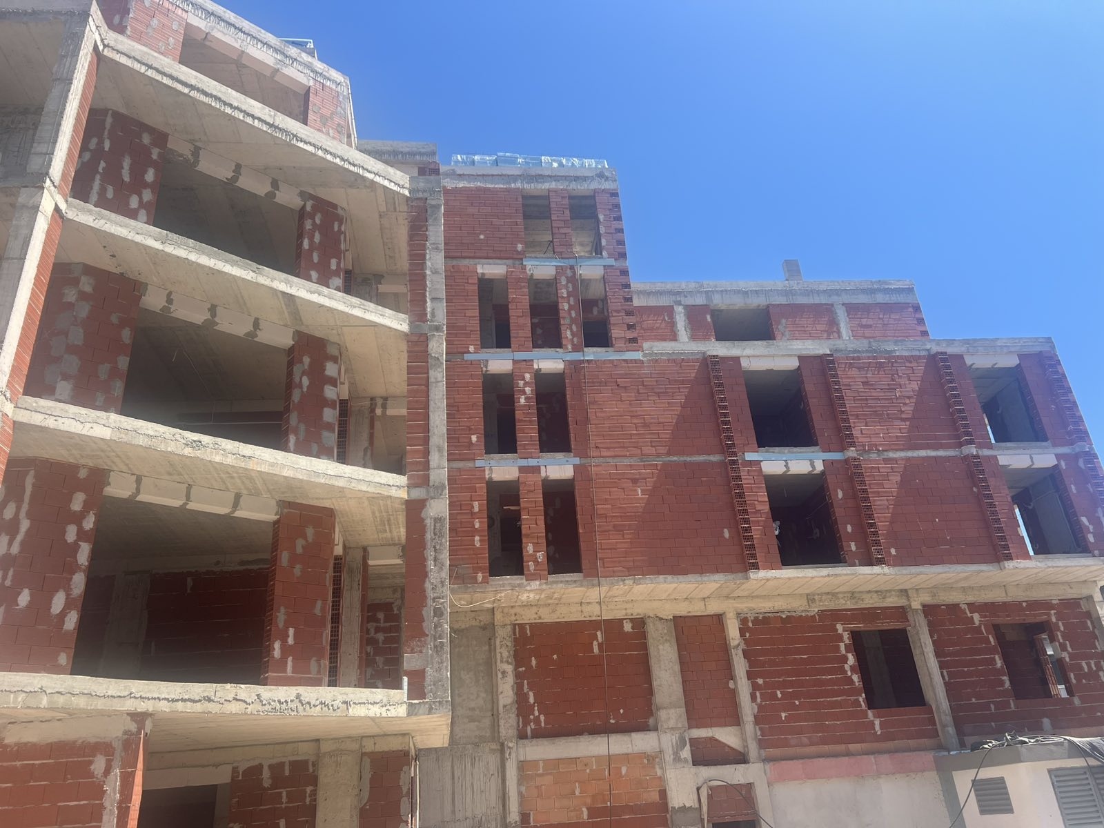 Двустаен, пред акт 15, топ локация